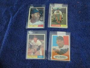 lot 89 image: 1961 Topps Baseball Cards...