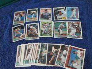 lot 128 image: 1994 Topps Minnesota Twins Team Set...