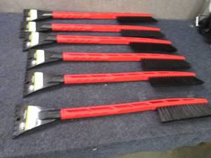 lot 213 image: 6- Auto Drive 24 inch IcescraperSn...