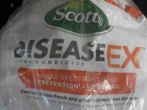 lot 14 image: Scotts 10 lb. Bag Disease EX...