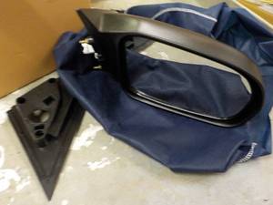 lot 20 image: Toyota Side Mirror...