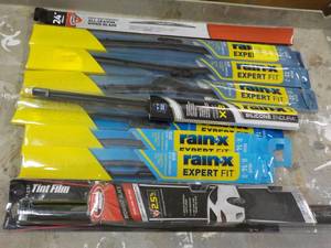 lot 27 image: Various Length Wipers and Black Mag...