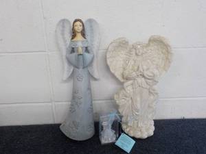 lot 79 image: Angels...