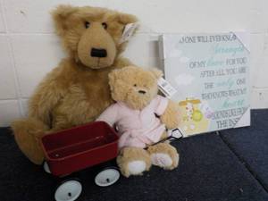 lot 87 image: Baby and Toddler Dcor...