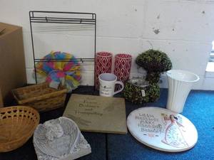 lot 92 image: Gift Shop Home Dcor...