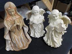 lot 251 image: 3 Angels, 2 are musical...