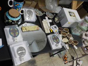 lot 263 image: Gift Shop Dcor...