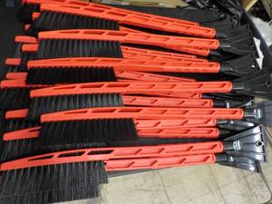 lot 274 image: 20 Heavy Duty Snow and Ice Scrapers...