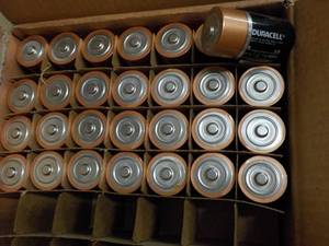 lot 276 image: 28 Size D Duracell Batteries...