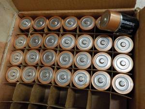 lot 275 image: 28 Size D Duracell Batteries...