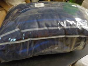 lot 293 image: Twin Size Comforter...