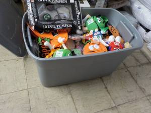 lot 304 image: Large Covered Tub with M & M Collec...
