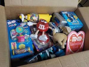 lot 306 image: Box of M & M Collectibles...