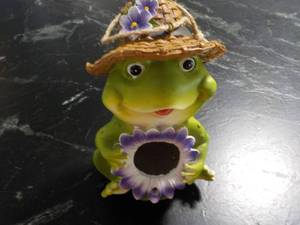 lot 321 image: Country Frog Birdhouse 9 High...