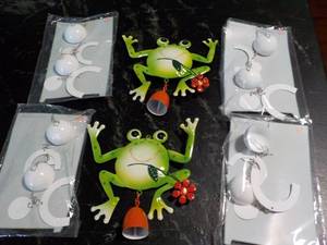 lot 336 image: 2 Hanging Metal Frogs and 4 Hanging...
