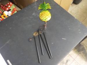 lot 382 image: Pineapple Chimes...