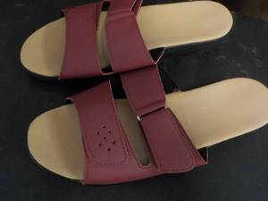 lot 384 image: Gold Coast Memory Foam Sandal size...