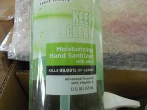 lot 402 image: Scent Theory Case of Moistening Han...