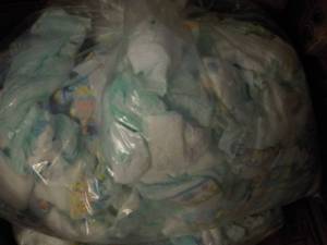 lot 431 image: Bag of 100 or so Diapers- Newborn -...