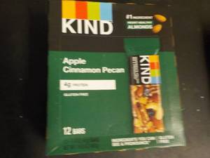 lot 543 image: Box of 12 KIND Apple Cinnamon Pecan...