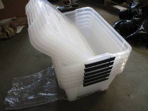 lot 139 image: 6 Plastic Storage Bins- one is crac...