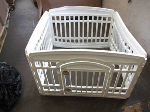 lot 146 image: Slightly Bent Plastic Play Pen, 3 f...