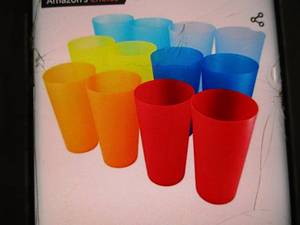 lot 171 image: 12 Colorful Reusable Plastic 32 oz ...