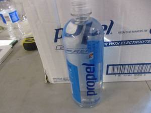 lot 188 image: 12 pack of Propel unflavored Electr...