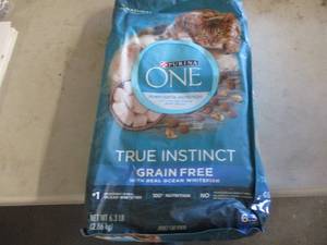 lot 212 image: Purina One True instinct Cat Food...
