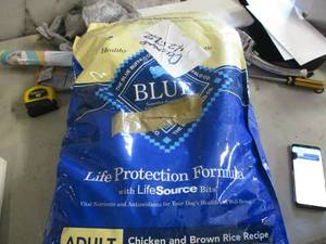 lot 216 image: Blue Life Protection Formula Adult ...