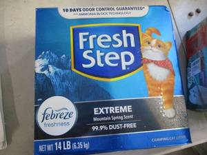 lot 219 image: Fresh Step Clumping Cat Liter...