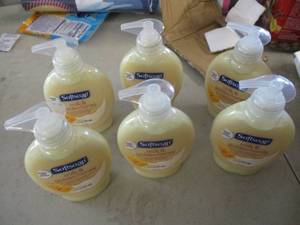 lot 241 image: Pack of 6 Soft-soap Milk and Honey...