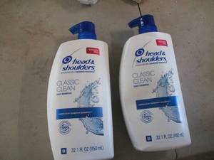 lot 245 image: 2 Bottles of Head and Shoulders Cla...