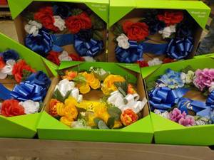lot 38 image: 5 Memorial Wreaths...