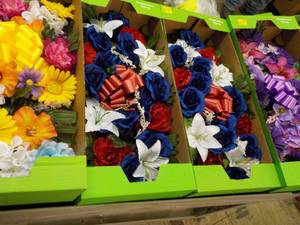 lot 40 image: 4 Memorial Wreaths...