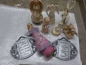 lot 52 image: Angel and Sign Dcor...