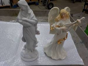 lot 54 image: Angels, one is musical...