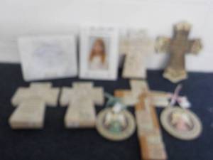 lot 82 image: Picture Frames, Cross Dcor and mo...