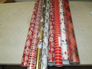 lot 42 image: 8 rolls of wrapping paper ...