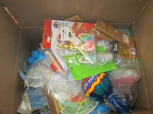 lot 59 image: box of kitchen misc plates, pans, s...