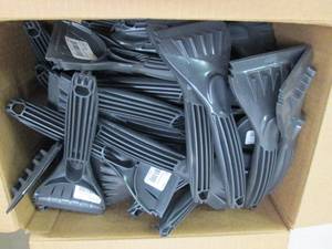 lot 92 image: 40 ice scrapers ...