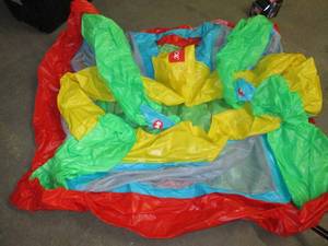 lot 105 image: kids inflatable bouncy house with b...