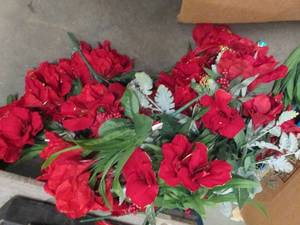 lot 110 image: lot of fake flowers ...