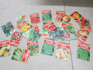 lot 143 image: 25 packages of vegetable seeds ...