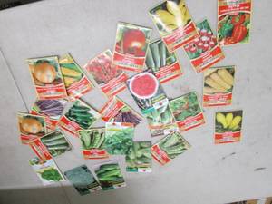 lot 144 image: 25 packages of vegetable seeds ...