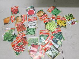 lot 145 image: 25 packages of vegetable seeds ...