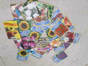 lot 148 image: 25 packages of flower seeds ...