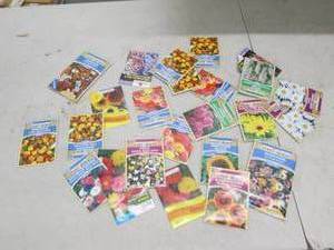 lot 153 image: 25 packages of flower seeds ...