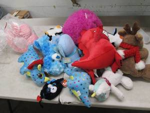 lot 277 image: lot of stuffed animals ...