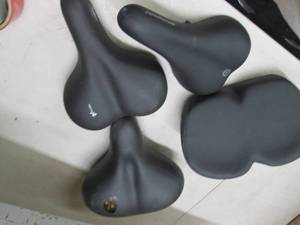 lot 332 image: 4 bicycle seats they look new ...